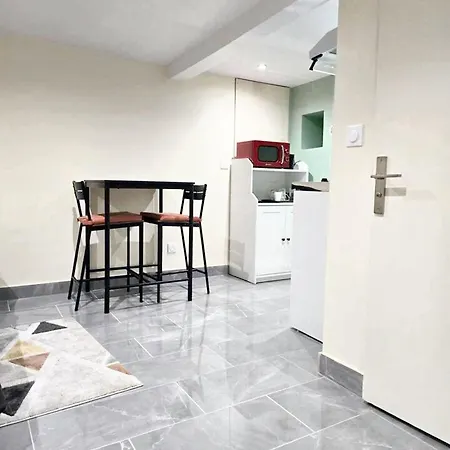 아파트 A De 22 M² Avec Terrasse 느와지-르-섹