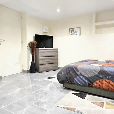 A De 22 M² Avec Terrasse 아파트 *