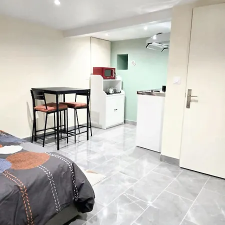 A De 22 M² Avec Terrasse 느와지-르-섹