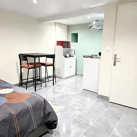 A De 22 M² Avec Terrasse Apartman